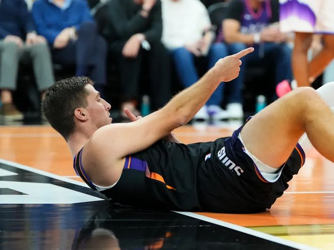 又一个白人落选秀，成为了球队灵魂人物