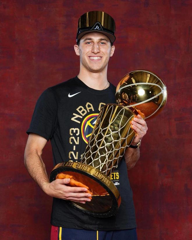 又一个白人落选秀，成为了球队灵魂人物