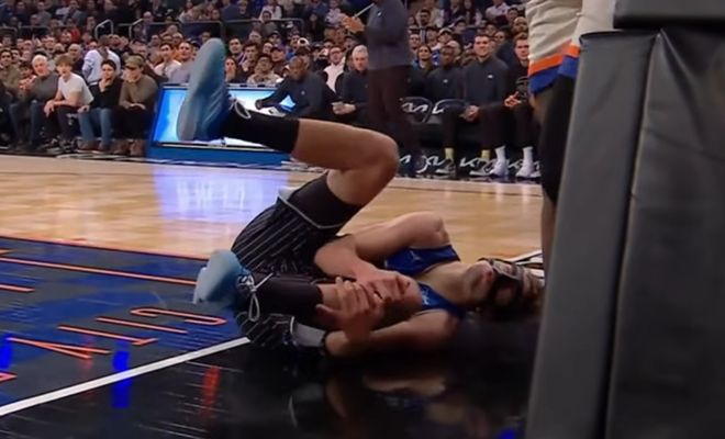 魔术前锋小瓦格纳受伤退赛：左腿无法承重 归队后将接受核磁检查