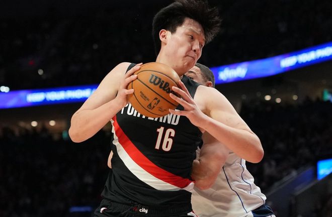 开拓者媒体人称赞杨瀚森罚球稳定性，呼吁给