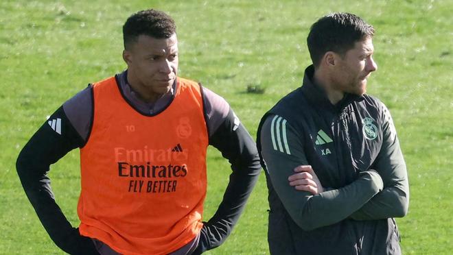 姆巴佩左膝伤缺席德比 皇马备战西班牙超级杯受重击