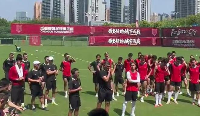 阿洛伊西现场喊话:成都蓉城冲冠目标不变,