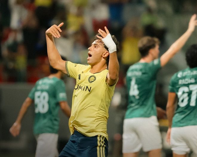 3-2!10人利雅得胜利上演神奇逆转,门