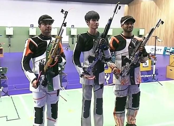 盛李豪254.2环夺男子10米气步枪冠军，一日两破亚洲纪录