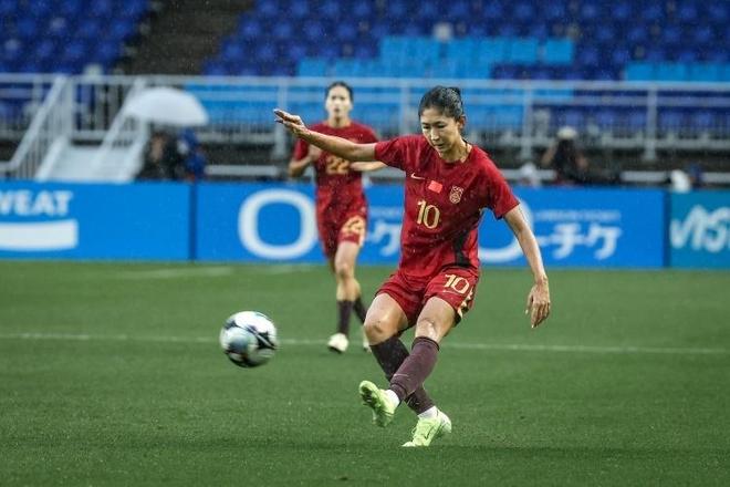 王妍雯亚运会首度戴帽，3场4球成为中国女足进攻亮点