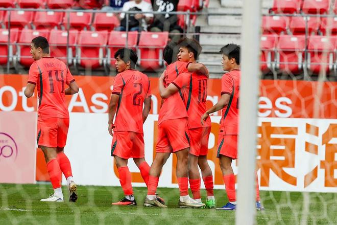 国足亚运夺铜创下4项纪录：时隔28年再登领奖台，U23时代首次收获奖牌