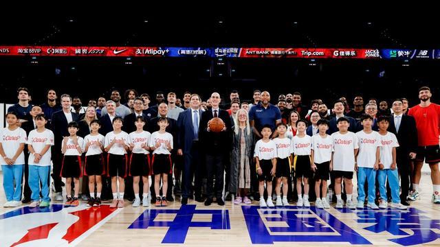 NBA中国赛篮球公益周启动，球星走进澳门